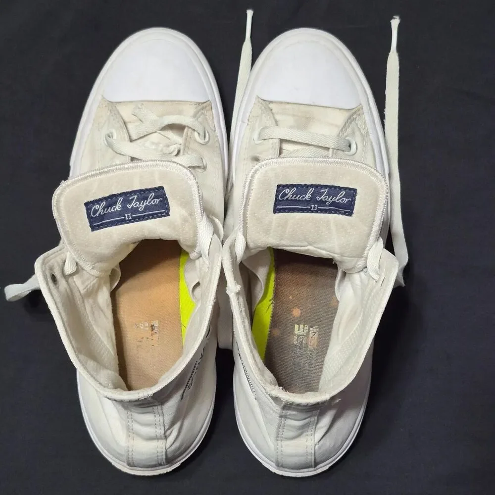 Discontinued Chuck Taylor II Unisex White and Cream Converse Size 7/9